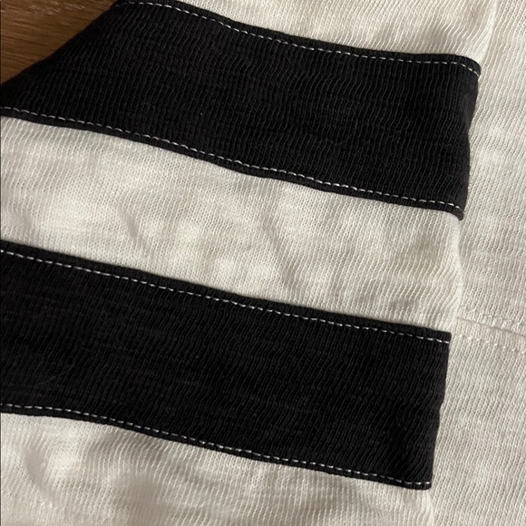 Faherty Sunwashed Slub Varsity Tee Cream and Navy size XS - Picture 4 of 9